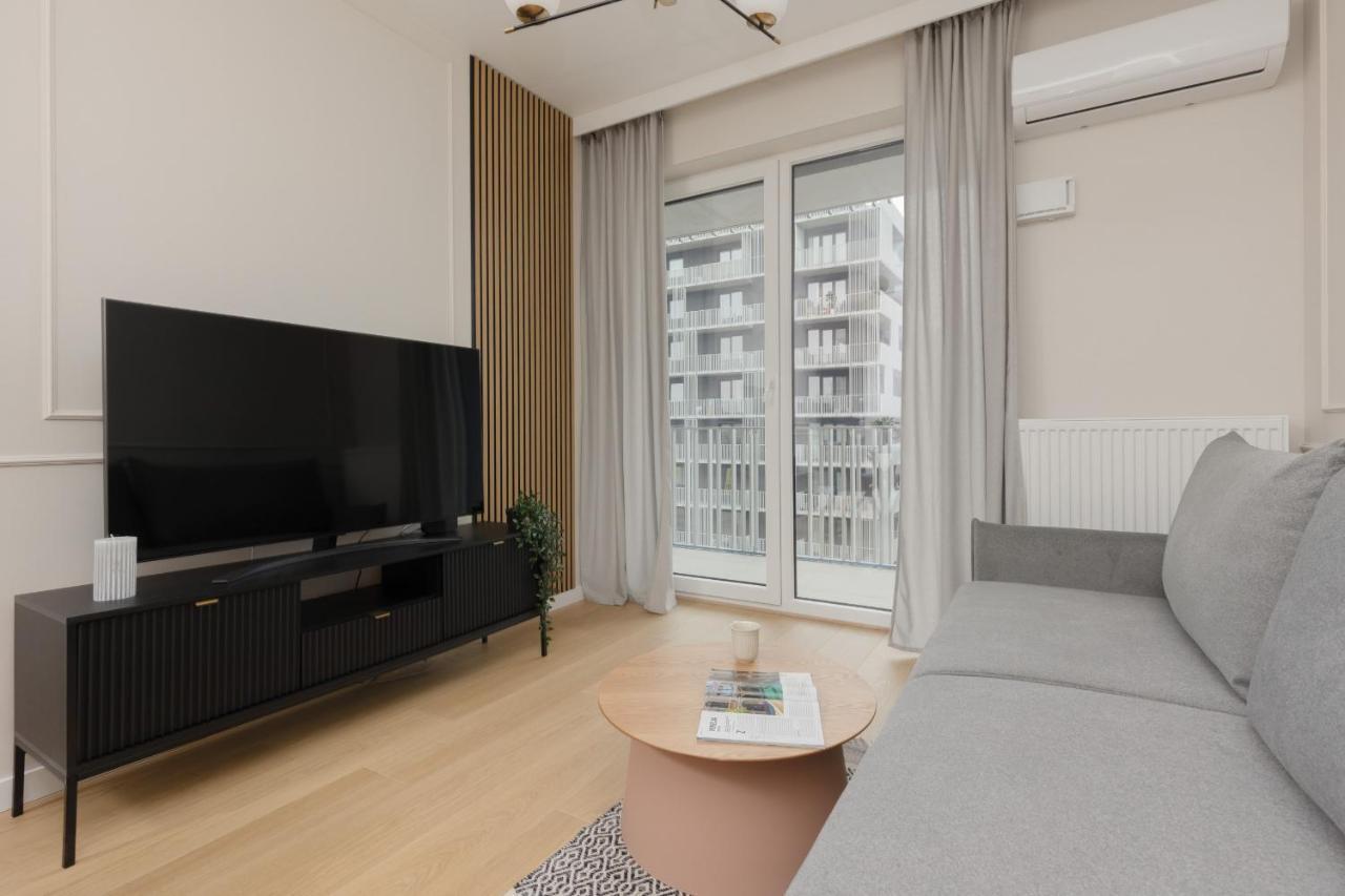 Wola Spacious Flat With Air Conditioning & Balcony By Noclegi Renters Varsavia Esterno foto