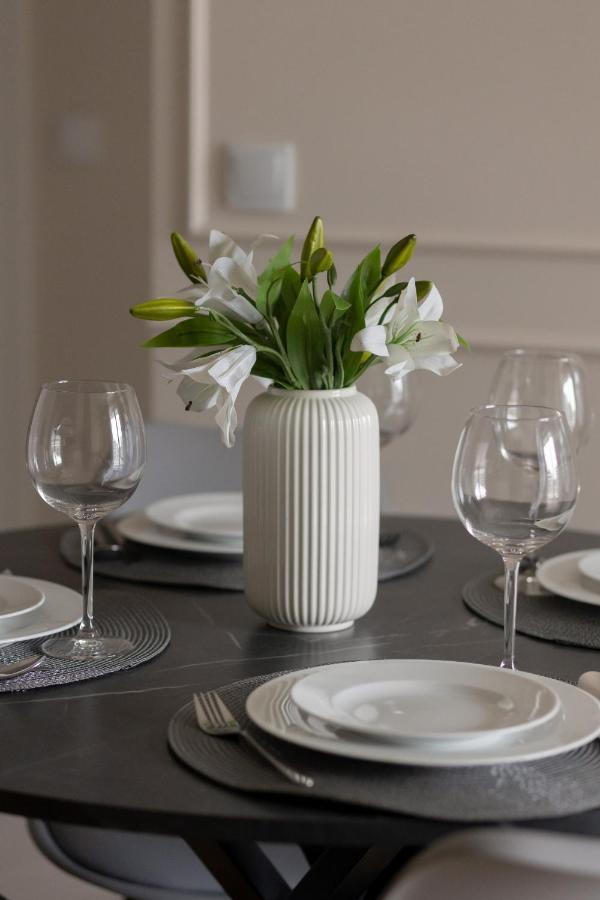 Wola Spacious Flat With Air Conditioning & Balcony By Noclegi Renters Varsavia Esterno foto