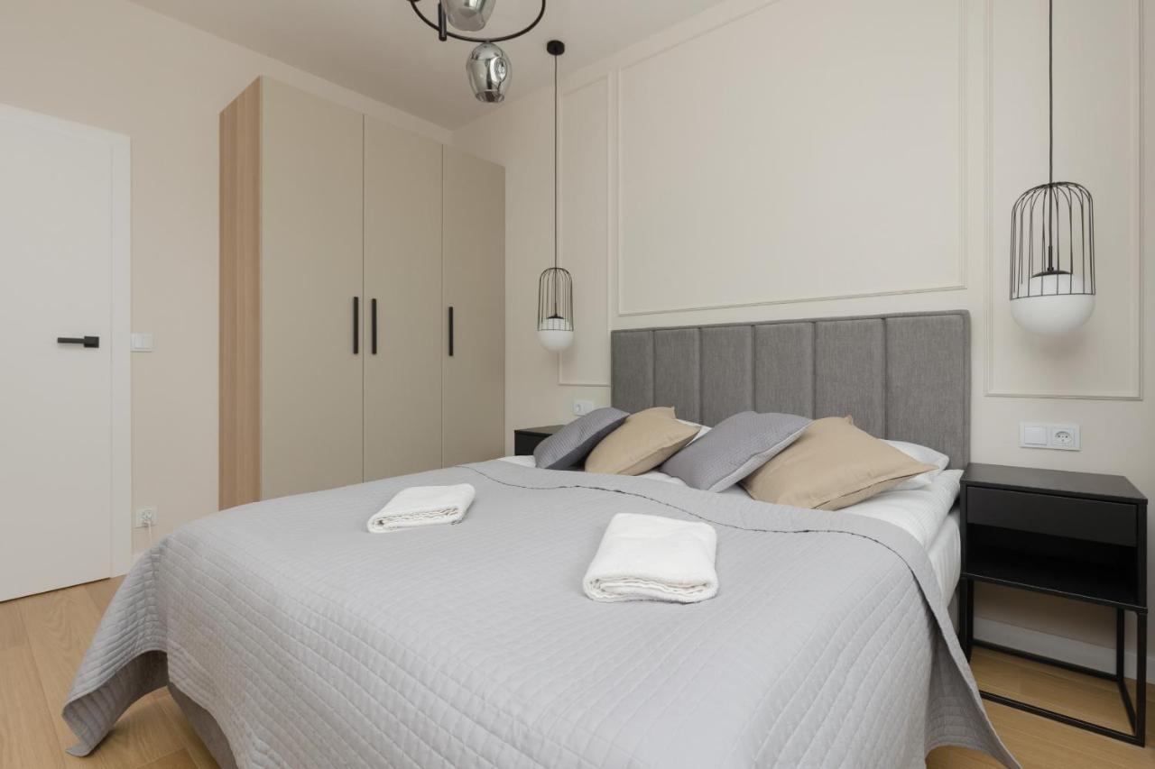 Wola Spacious Flat With Air Conditioning & Balcony By Noclegi Renters Varsavia Esterno foto