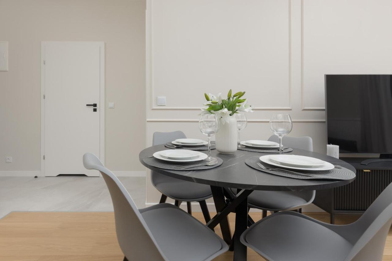 Wola Spacious Flat With Air Conditioning & Balcony By Noclegi Renters Varsavia Esterno foto