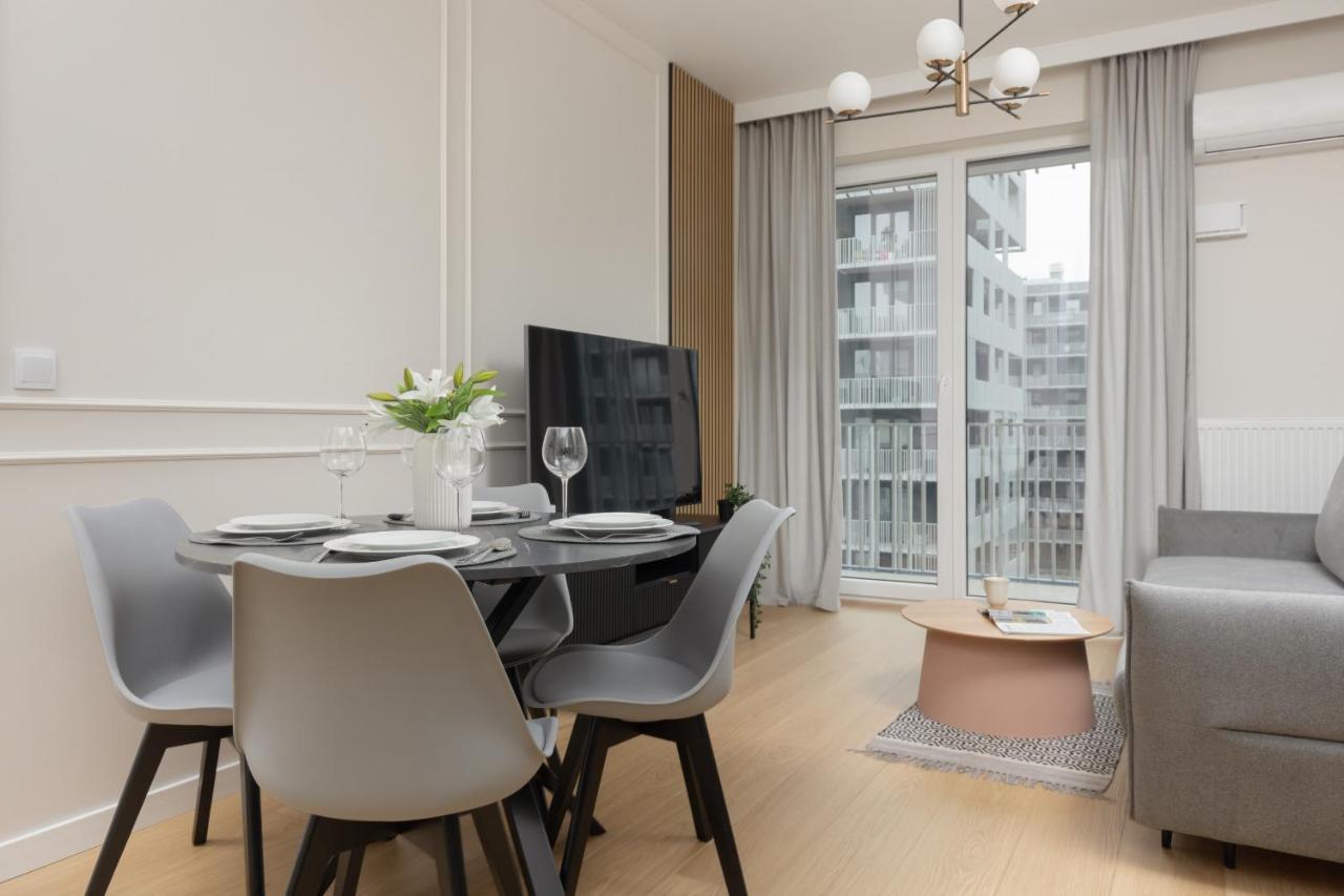 Wola Spacious Flat With Air Conditioning & Balcony By Noclegi Renters Varsavia Esterno foto