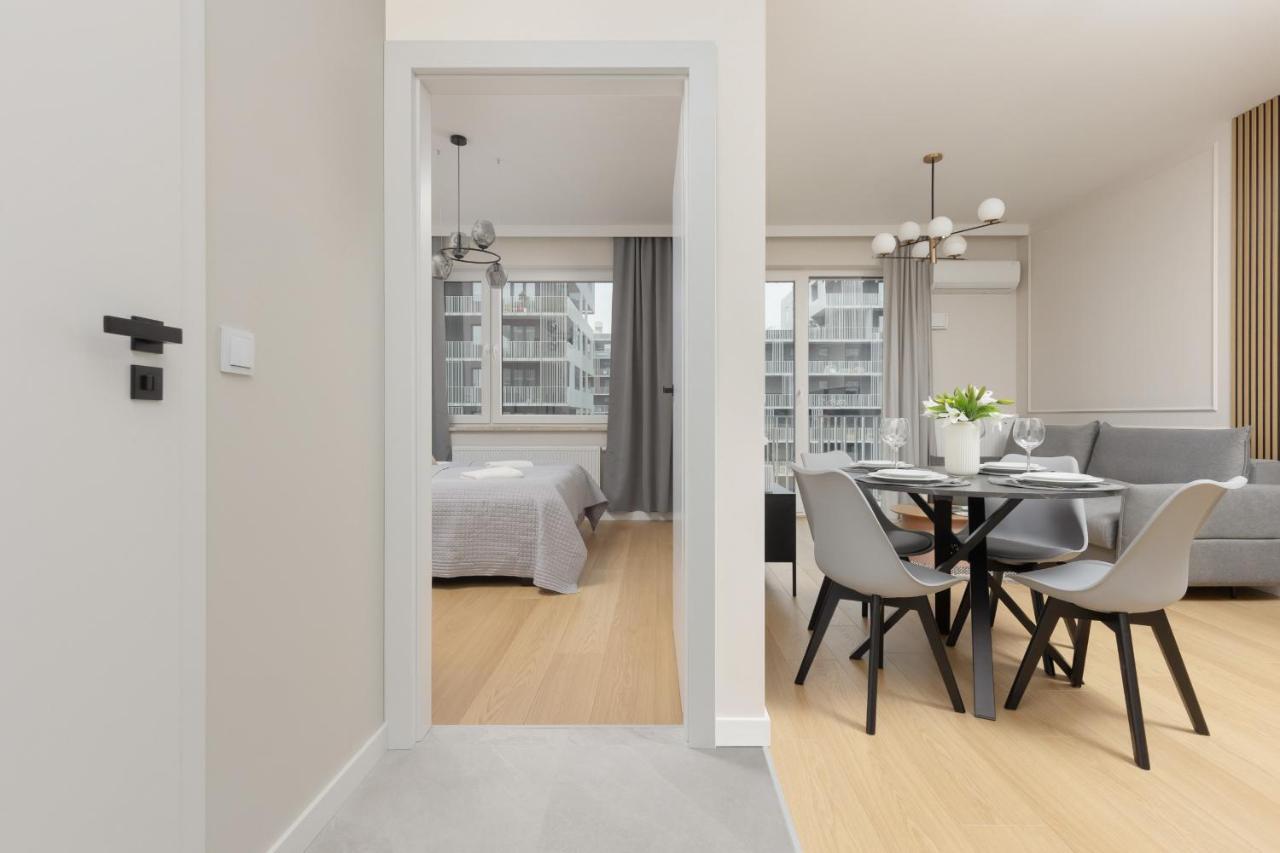 Wola Spacious Flat With Air Conditioning & Balcony By Noclegi Renters Varsavia Esterno foto