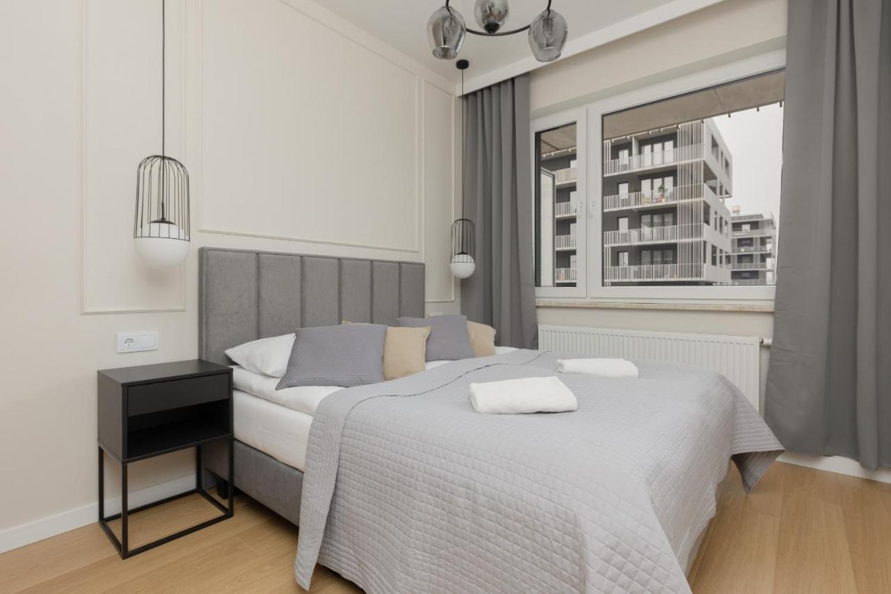 Wola Spacious Flat With Air Conditioning & Balcony By Noclegi Renters Varsavia Esterno foto